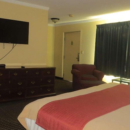 Travelodge By Wyndham Stratton Eksteriør bilde