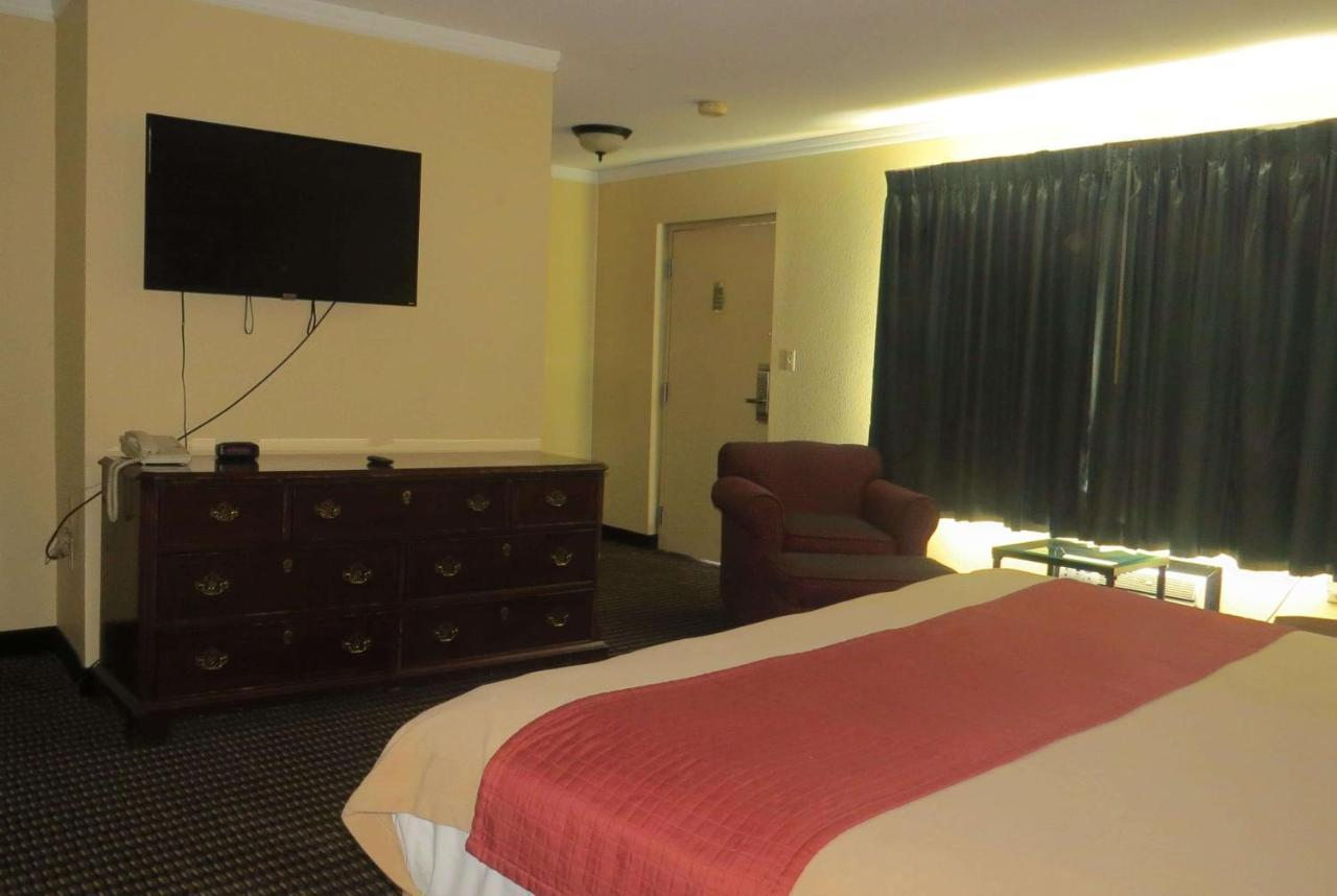 Travelodge By Wyndham Stratton Eksteriør bilde