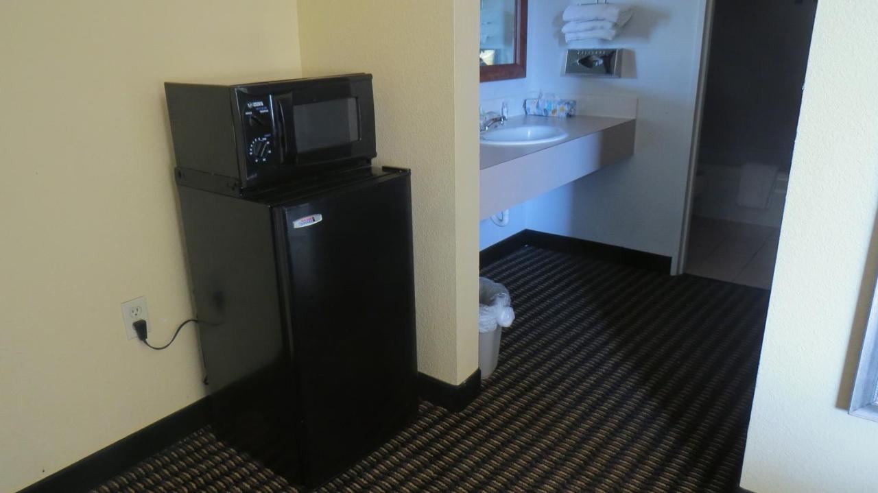 Travelodge By Wyndham Stratton Eksteriør bilde