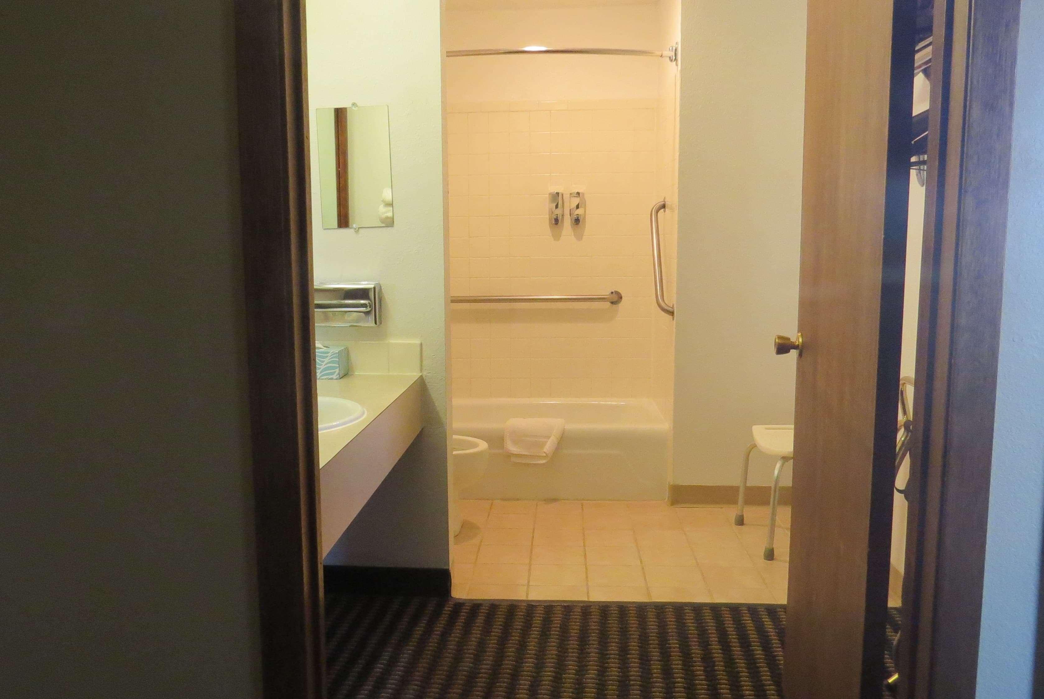 Travelodge By Wyndham Stratton Eksteriør bilde