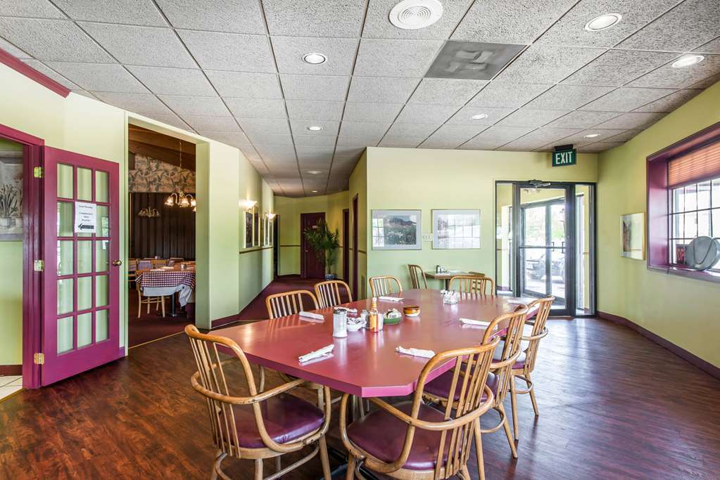 Travelodge By Wyndham Stratton Restaurant bilde